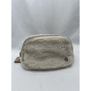 Lulu Everywhere Women's Belt Bag - Tan‎ Fleece Sherpa